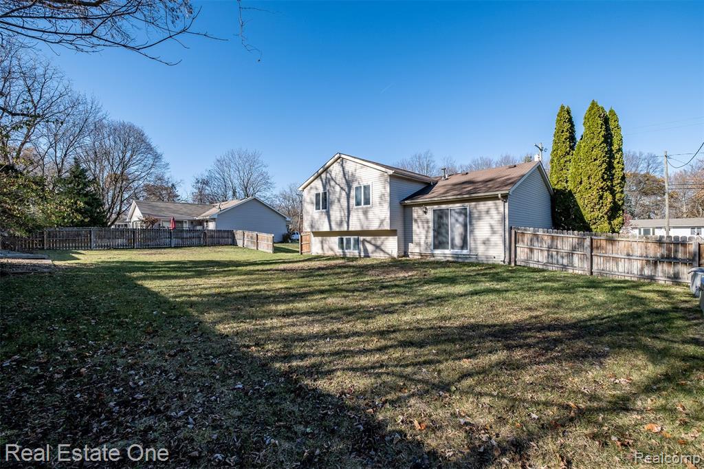 7053 Pershing, Waterford, MI 48327 — Photo 31