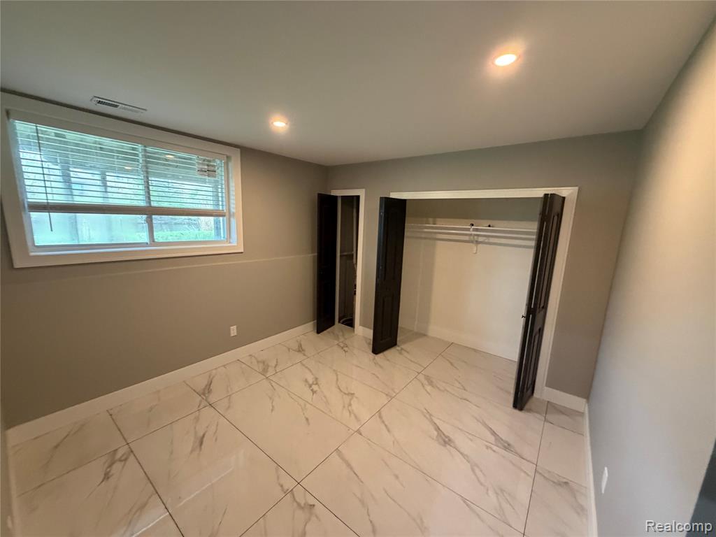 5140 Woodrun Court, West Bloomfield, MI 48323 — Photo 30