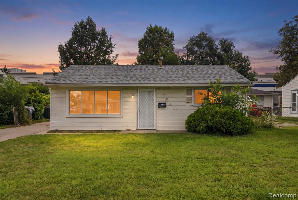 7546 Pine Street, Taylor, MI 48180