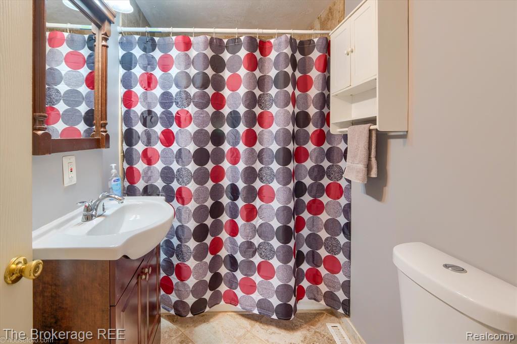 4093 Coral Street, Burton, MI 48509 — Photo 28
