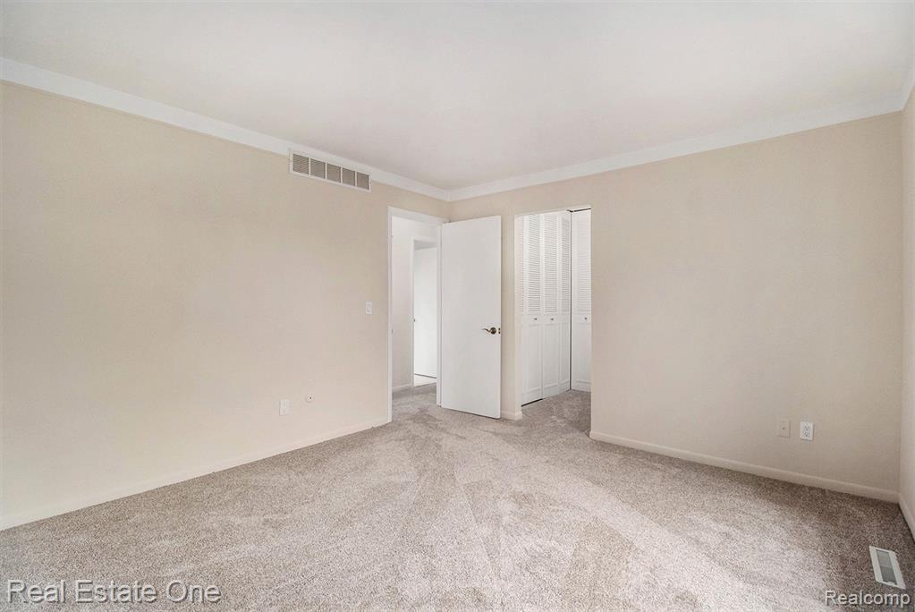 444 FOX HILLS Drive N, A-8, Bloomfield Hills, MI 48304 — Photo 13