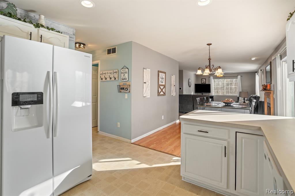 5124 HICKORY Trail, Grand Blanc, MI 48439 — Photo 8