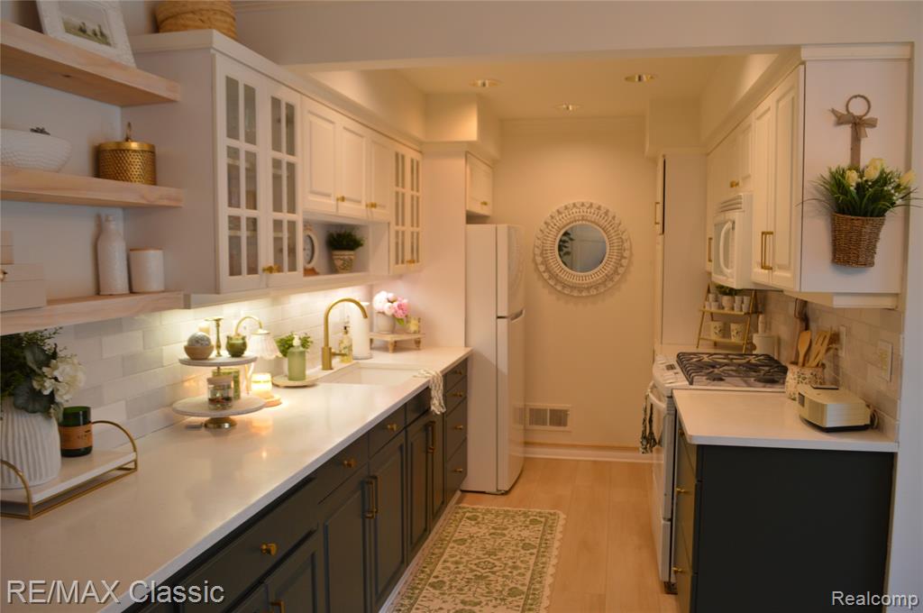 40605 Newport Drive E, 294, Plymouth, MI 48170 — Photo 11