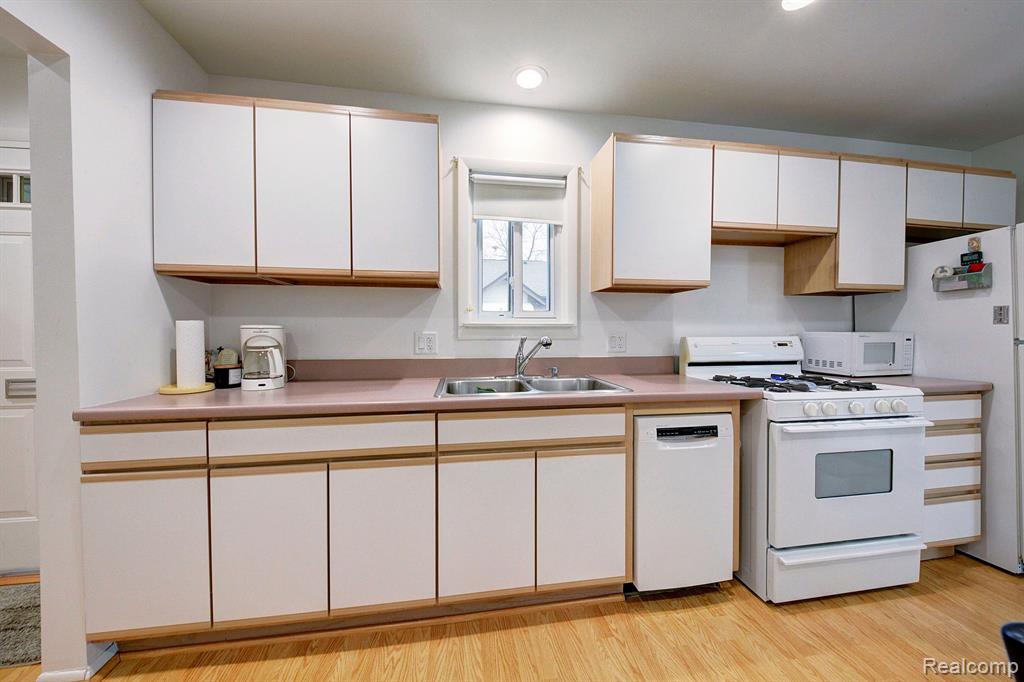 8401 18 Mile Road, Unit 167, Sterling Heights, MI 48313 — Photo 4