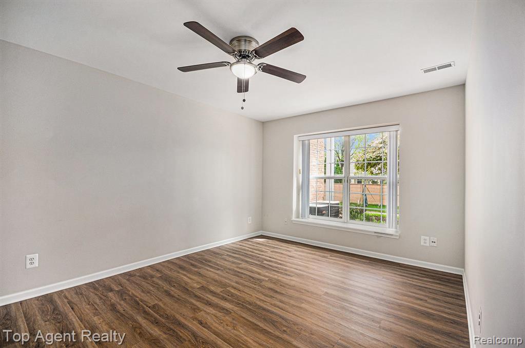 4184 Berkshire Drive, Sterling Heights, MI 48314 — Photo 9