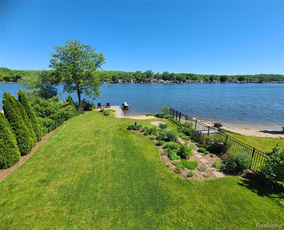 9568 Buckingham Street, White Lake, MI — Photo 35