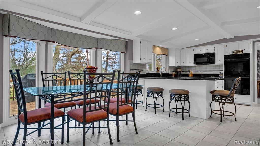 404 SHELLBOURNE Drive, Rochester Hills, MI 48309 — Photo 18