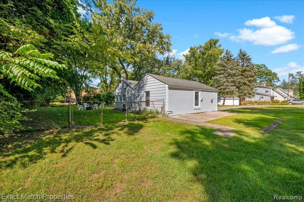 9467 Leona Street, White Lake, MI — Photo 38
