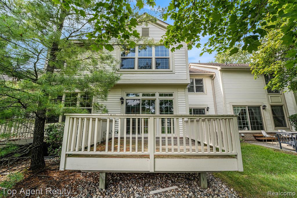 7369 Danbury Drive, West Bloomfield, MI — Photo 29