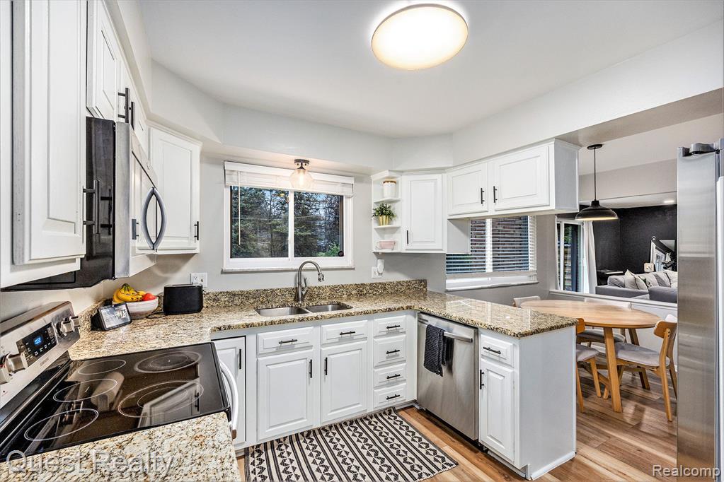 8878 RIVERLAND Drive, Sterling Heights, MI 48314 — Photo 11