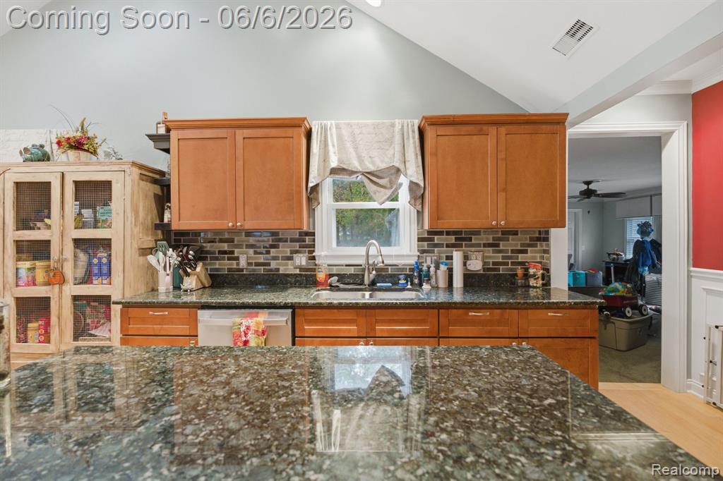 8749 Pacton Drive, Shelby Twp, MI 48317 — Photo 8