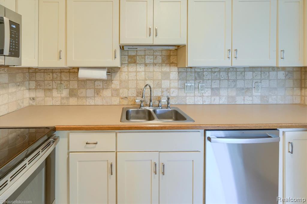 29780 City Center Drive, 3, Warren, MI 48093 — Photo 6