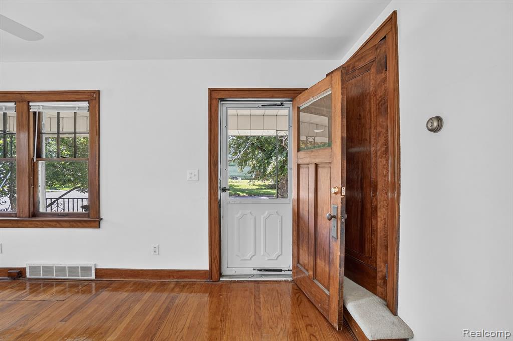 702 Leland Street, Flint, MI 48507 — Photo 8