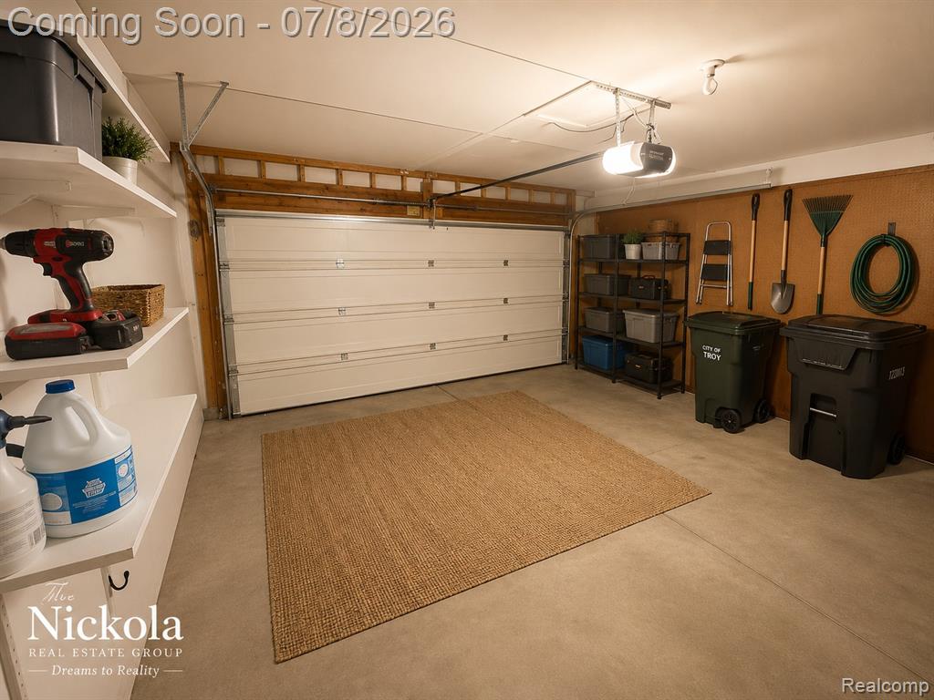 414 WHITNEY Drive, Rochester Hills, MI 48307 — Photo 30