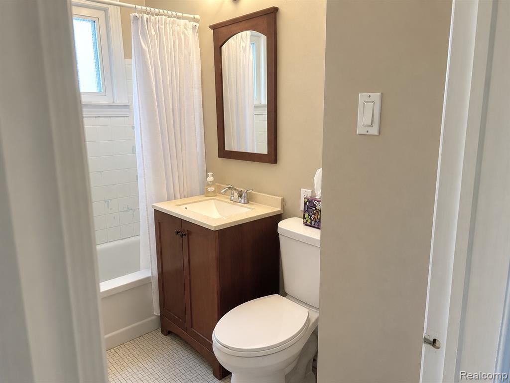 691 E Mapledale Avenue, Hazel Park, MI 48030 — Photo 8