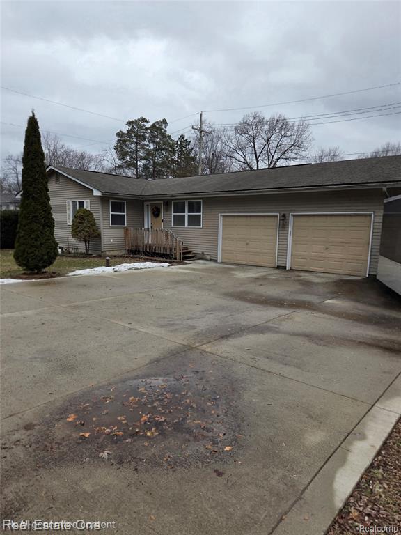 733 Luna Court, Lake Orion, MI 48362 — front exterior