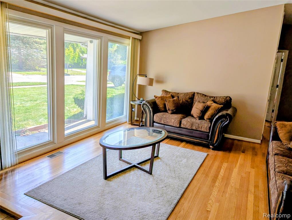 9085 Melrose Street, Livonia, MI 48150 — Photo 4