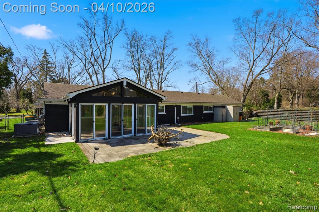 34164 Alta Loma Drive, Farmington, MI 48335 — Photo 23