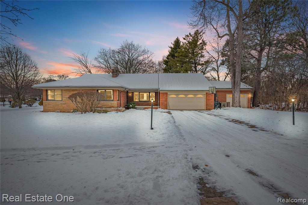 28615 Bloomfield Drive, Lathrup Village, MI 48076 — Photo 2
