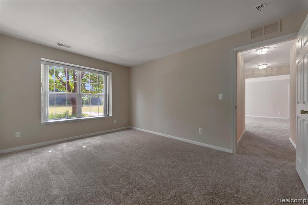 46254 CAVALIER Drive, Macomb, MI 48044 — Photo 25