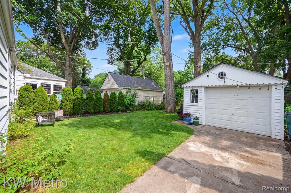 615 Royal Avenue, Royal Oak, MI 48073 — Photo 32