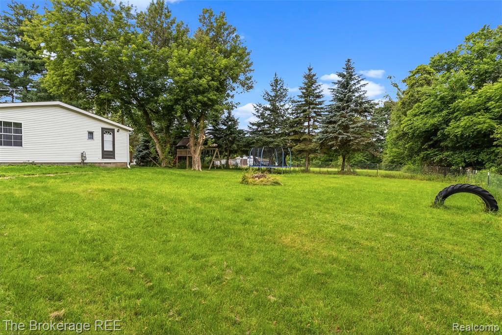 6829 West Street, North Branch, MI 48461 — Photo 5