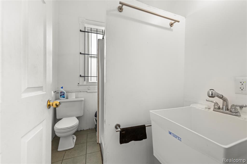 3003 E Grand Boulevard, Detroit, MI 48202 — Photo 15