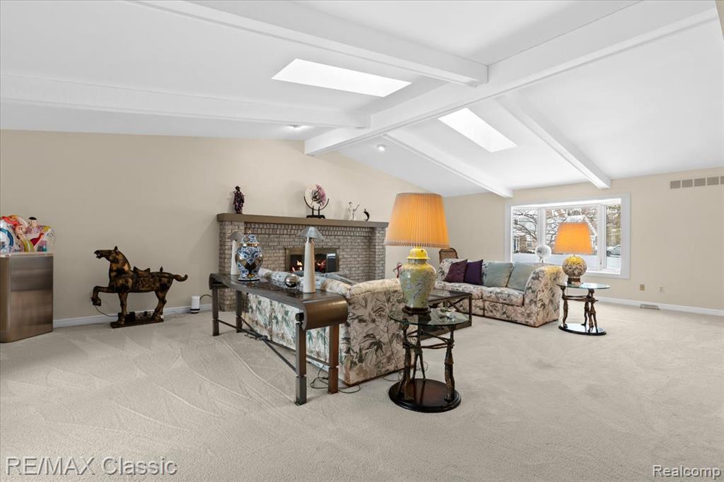 5067 Oakwood Court, Commerce Twp, MI 48382 — Photo 11