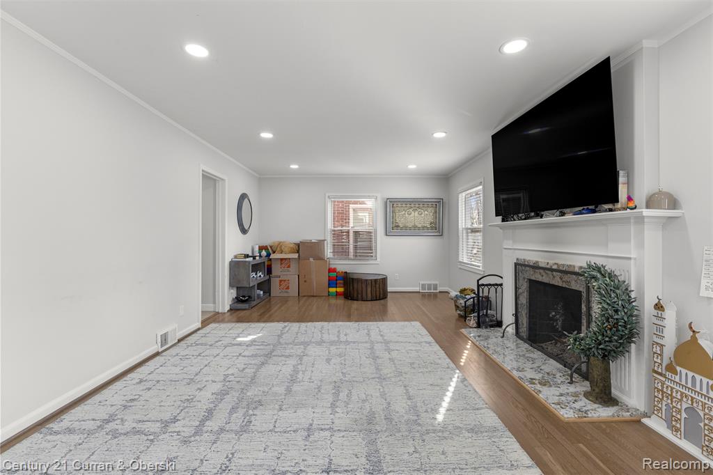 431 S SILVERY Lane, Dearborn, MI 48124 — Photo 5