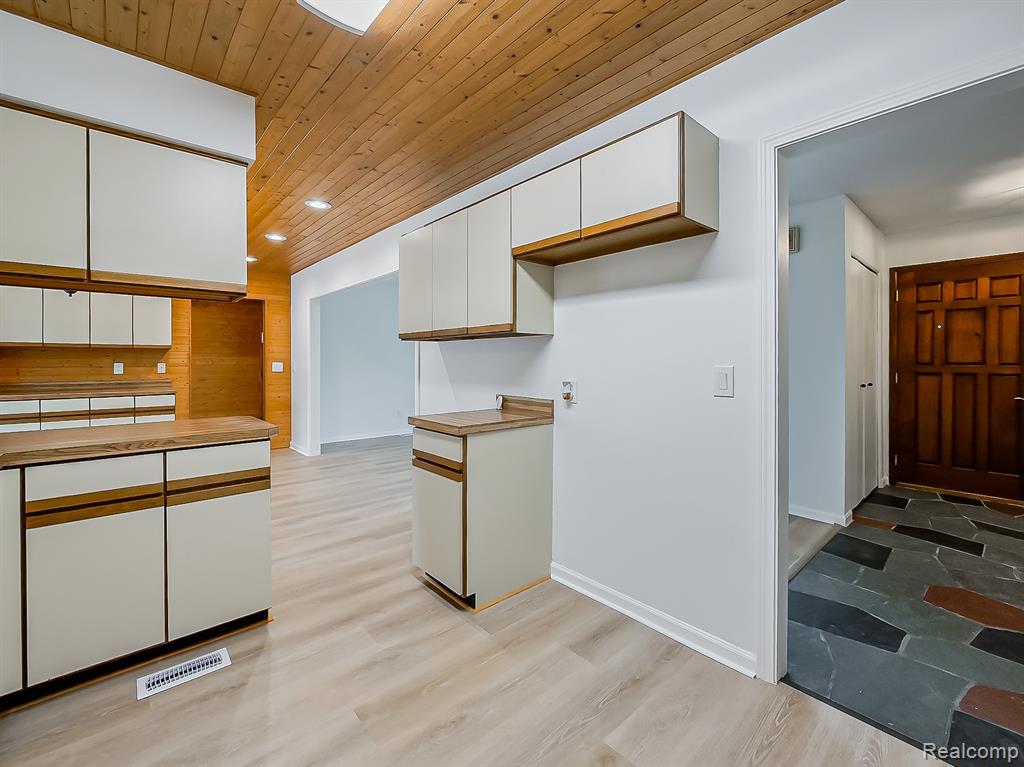 7580 Thornwood Street, Canton, MI 48187 — Photo 32