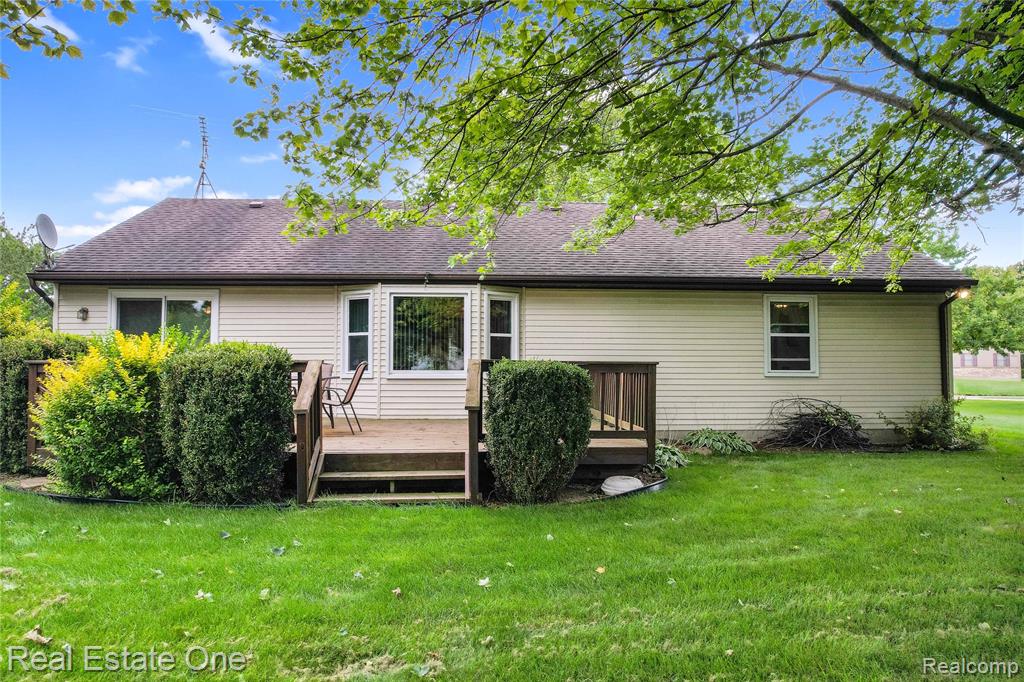 59652 Sunridge Drive, New Hudson, MI 48165 — Photo 32