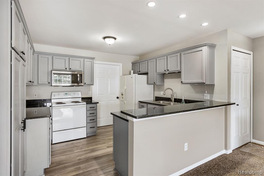 5764 ACORN Lane, 18, Sterling Heights, MI 48314 — Photo 13