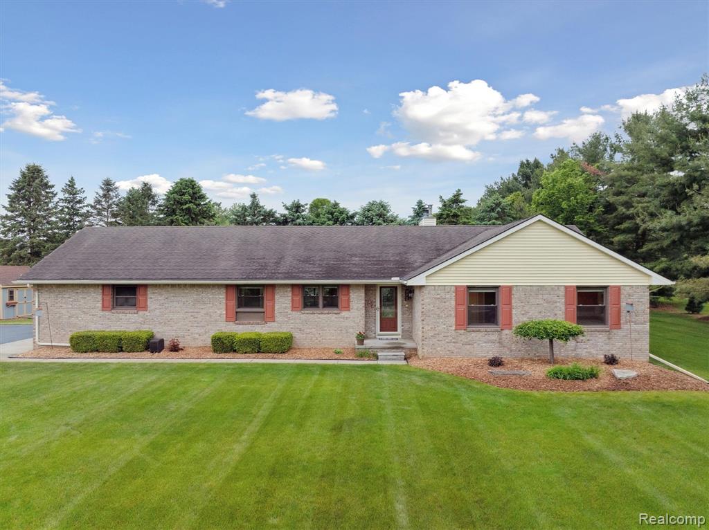 9762 Dickerson Court, South Lyon, MI 48178 — Photo 55
