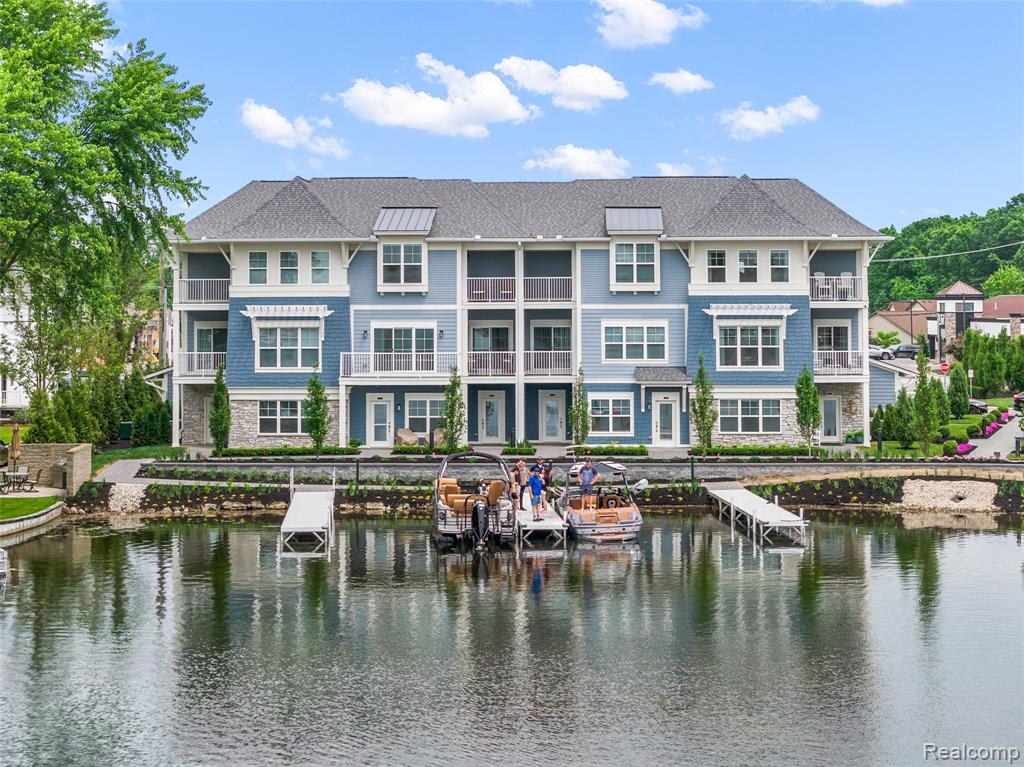 438 Mystic Cove Lane, Lake Orion, MI 48362 — front exterior