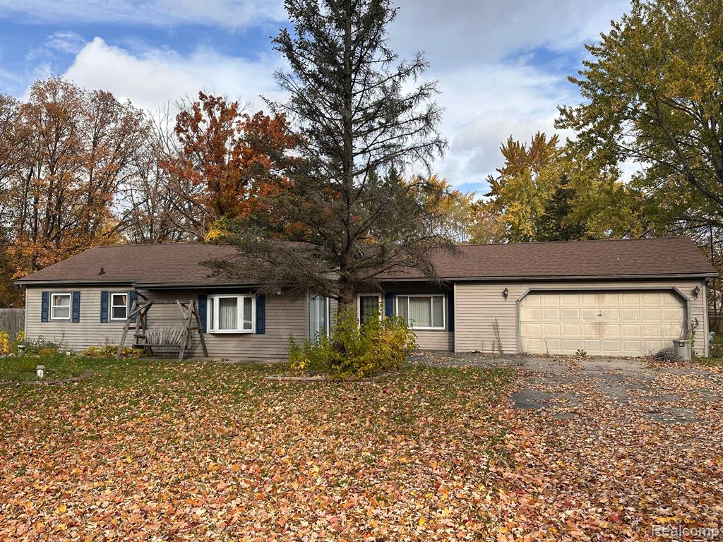 5324 SOUTHWAY Drive, Swartz Creek, MI 48473 — front exterior