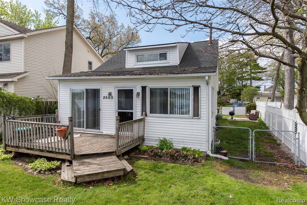 8665 Cooley Lake Road, White Lake, MI 48382 — Photo 29