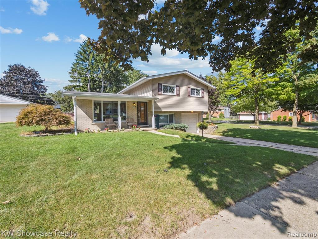 714 Sweetbriar, Milford, MI 48381 — Photo 2