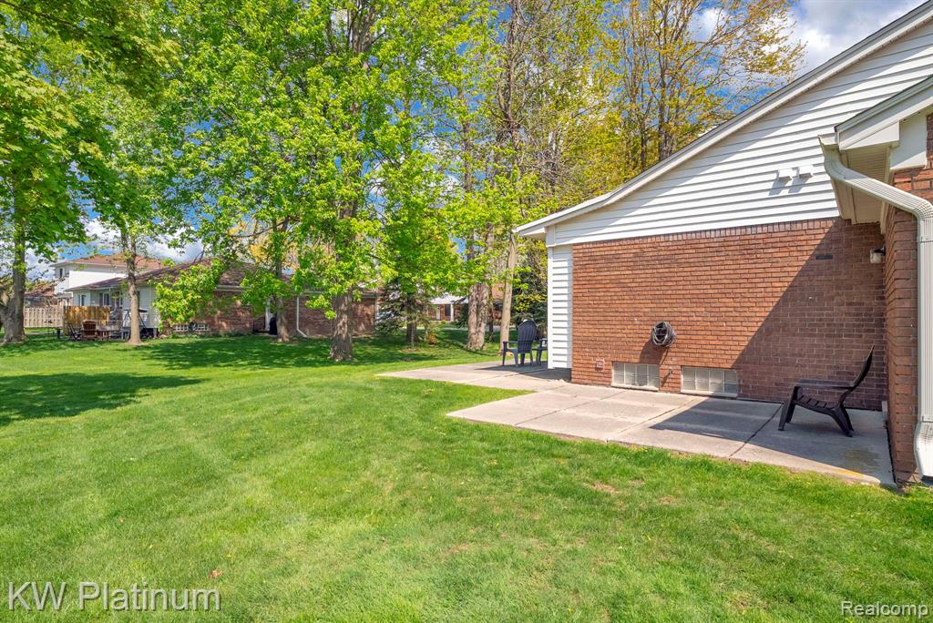 38215 Maple Forest Boulevard E, Harrison Township, MI — Photo 33