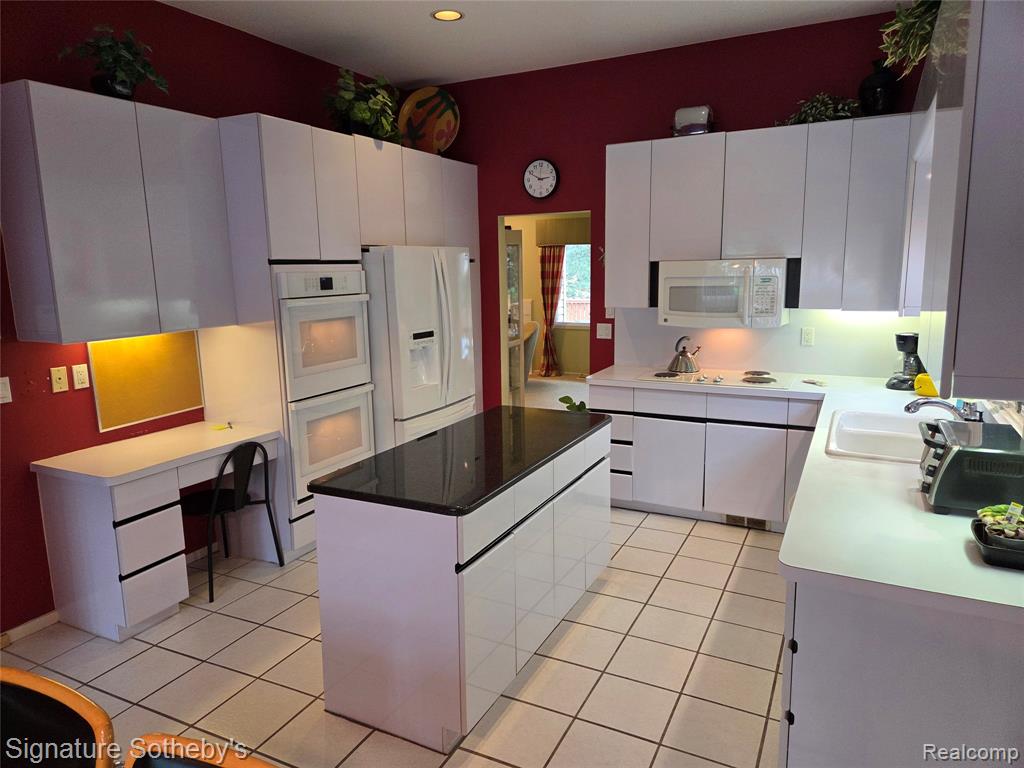 5274 Simpson Lake Road, West Bloomfield, MI 48323 — Photo 16
