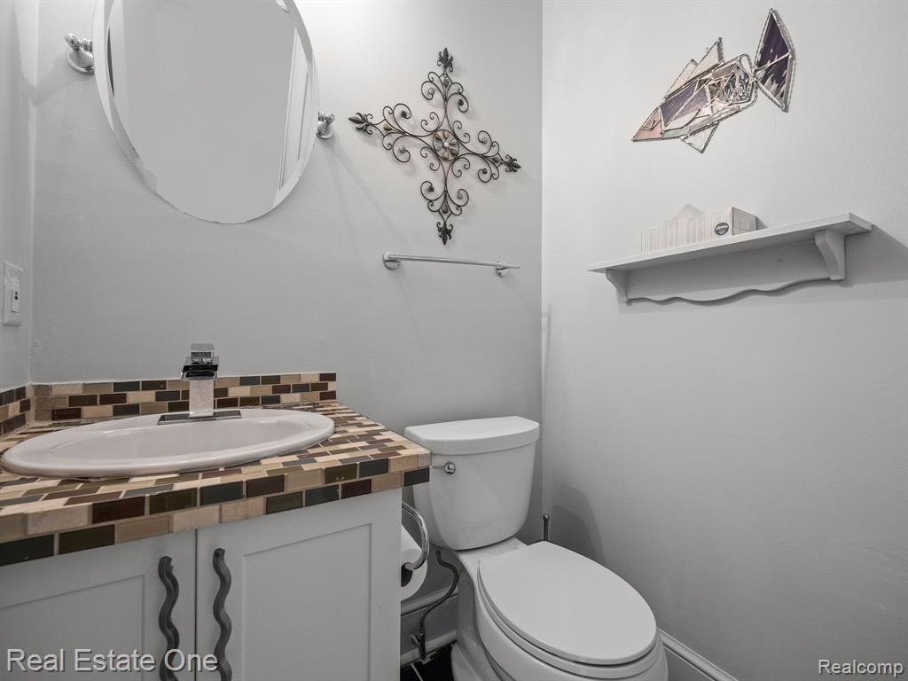 930 BRIDGE PARK Drive, Troy, MI 48098 — Photo 19