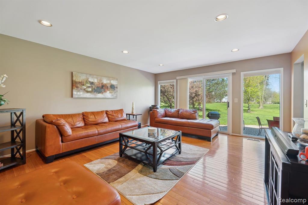 7039 Timberview Trail, West Bloomfield, MI — Photo 28