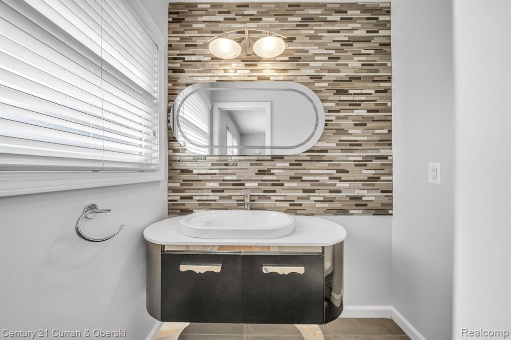 430 S WILLIAMSBURY Road, Bloomfield Hills, MI 48301 — Photo 14