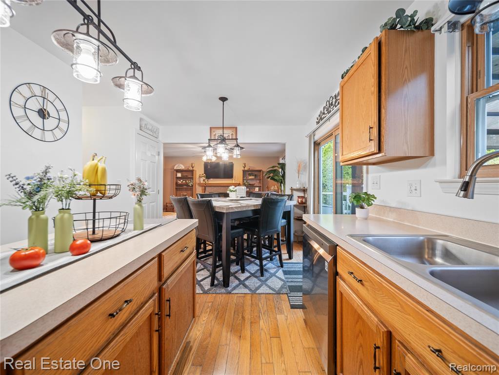 4445 Old Warner Court, Milford, MI 48380 — Photo 10