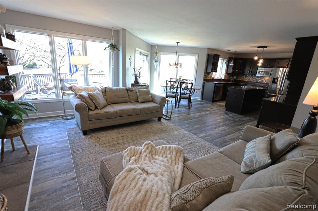 5470 HURON HILLS Drive, Commerce Twp, MI 48382 — Photo 14
