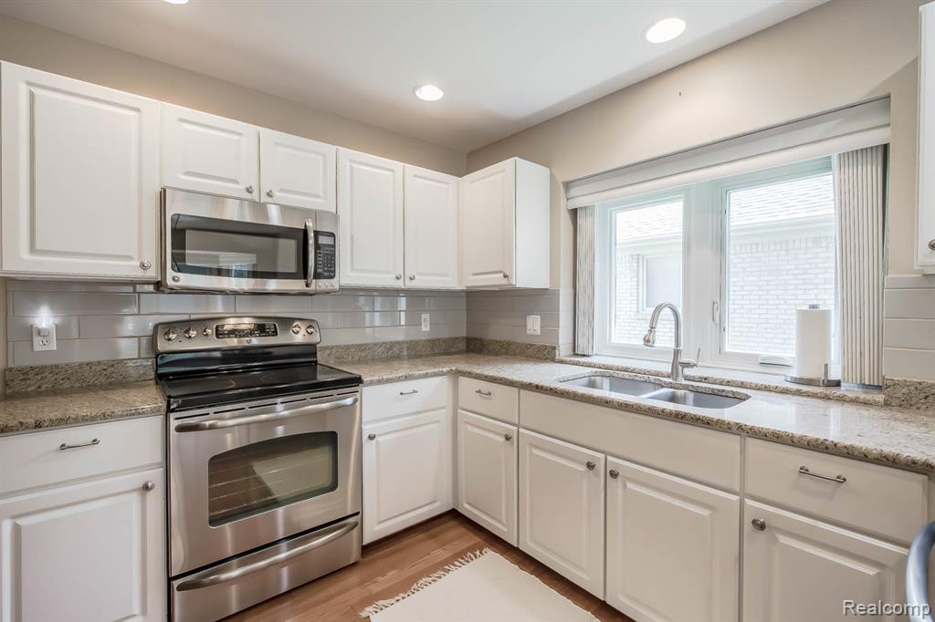 43221 Pointe Drive, 57, Clinton Twp, MI 48038 — Photo 9