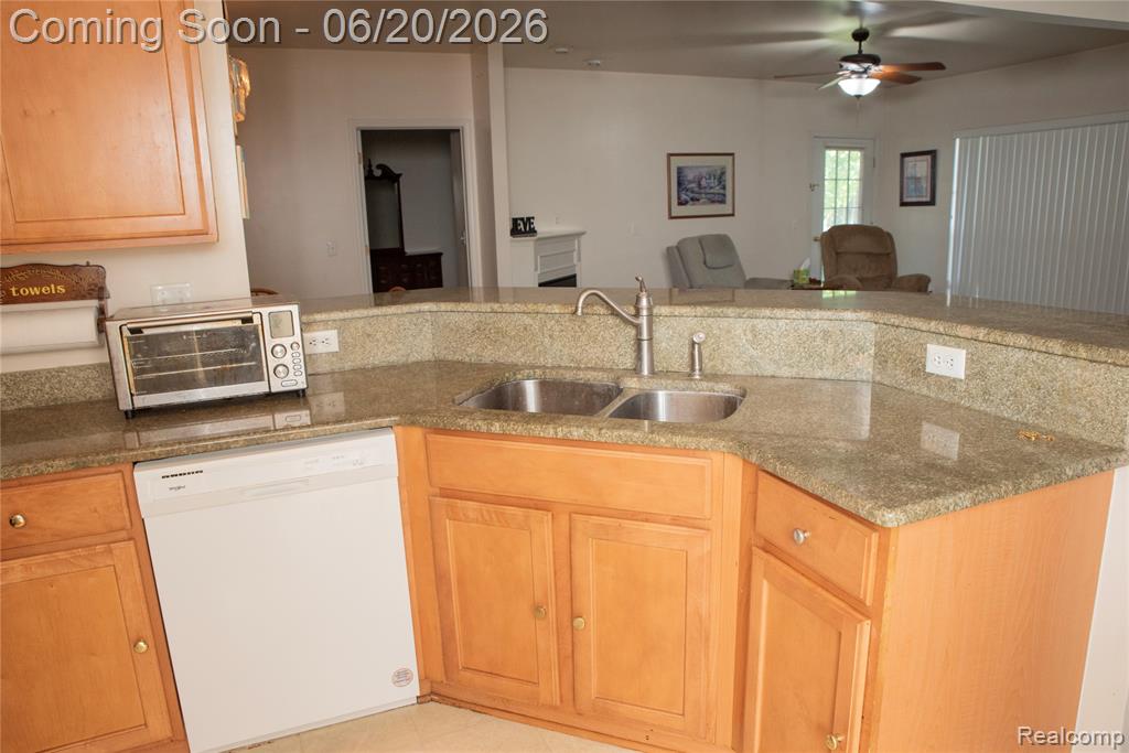 519 Cedar Street, Wyandotte, MI 48192 — Photo 17