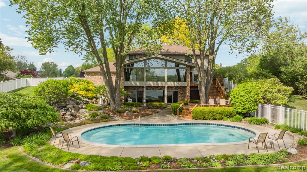 4700 S Valleyview Road, West Bloomfield, MI 48323 — Photo 38
