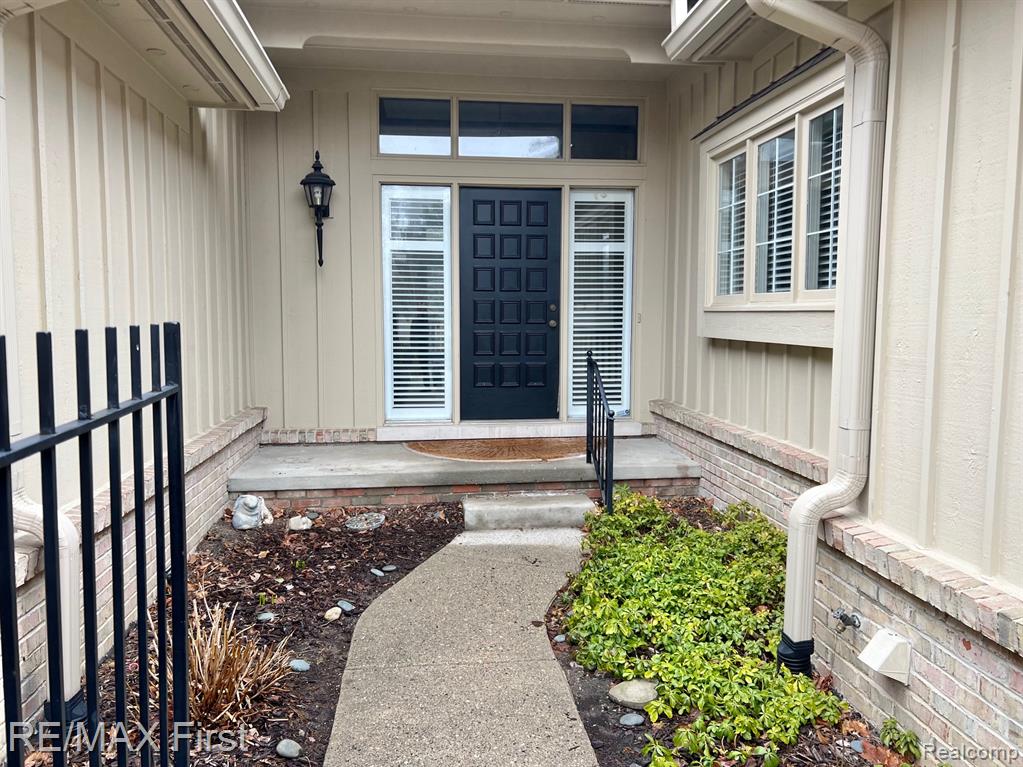 2483 Hickory Glen Drive, 3, Bloomfield Hills, MI 48304 — Photo 2