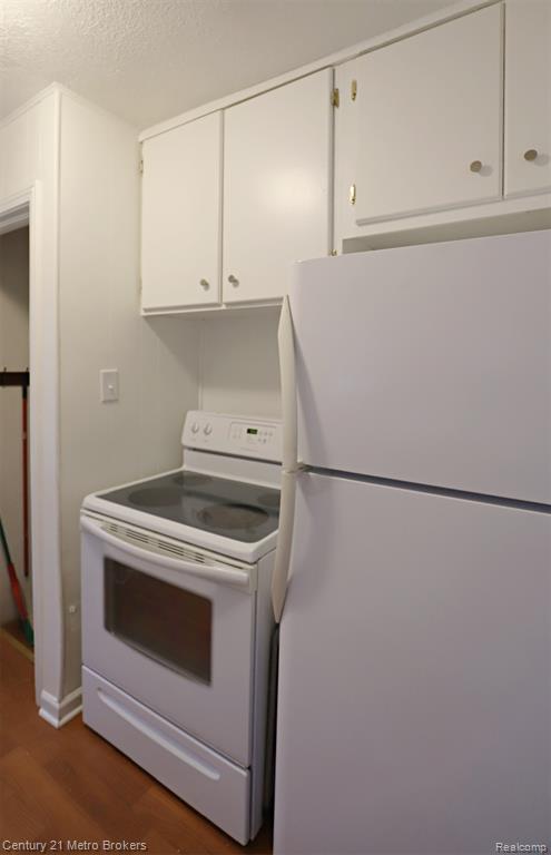 2074 N Center Road, Burton, MI 48509 — Photo 11