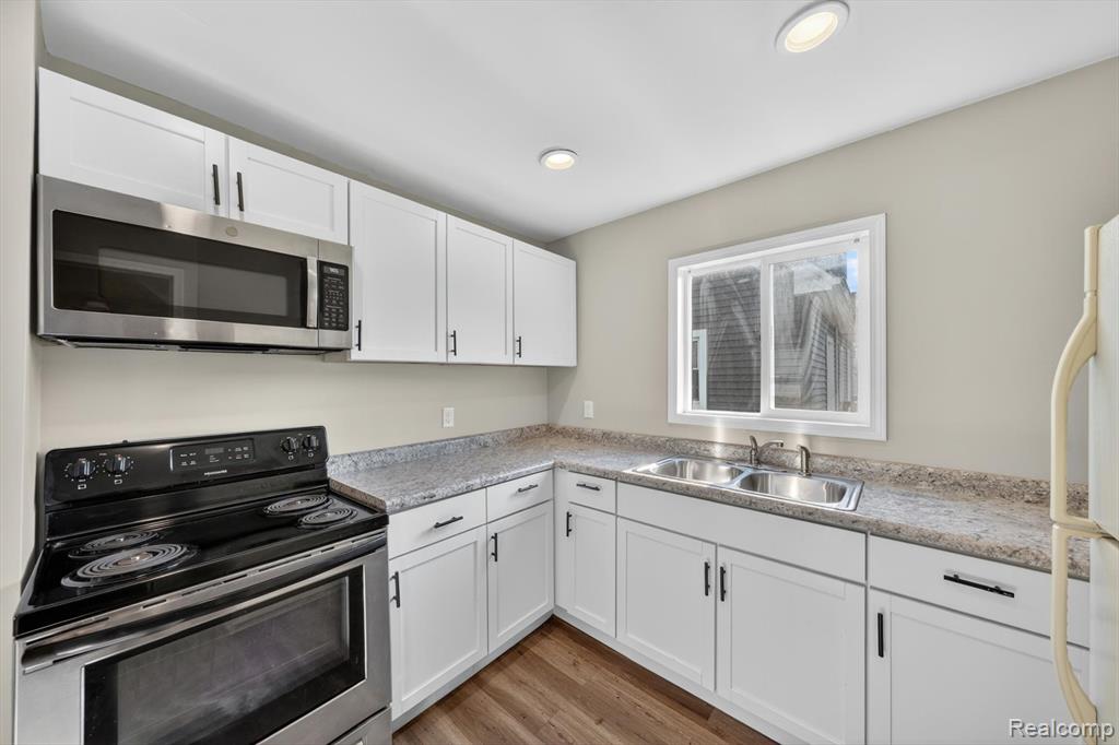 453 MANATEE Avenue, Hazel Park, MI 48030 — Photo 11